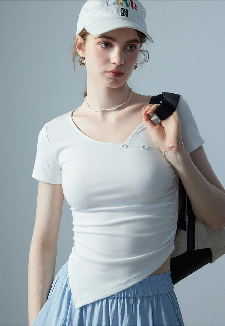 女款羈扣細節不對稱 T 卹